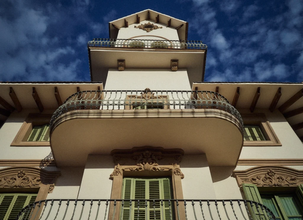 Nou Barris old stye building