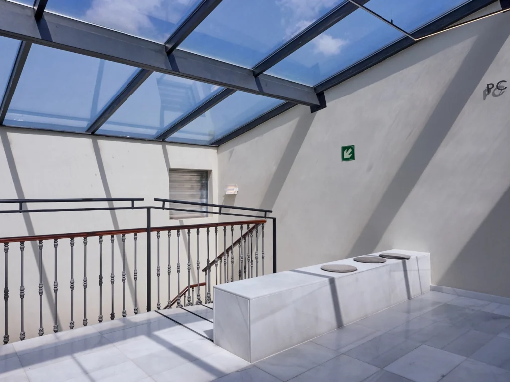 Bright and spacious open-plan coworking area flooded with natural light, showcasing modern workstations and a premium business environment. 