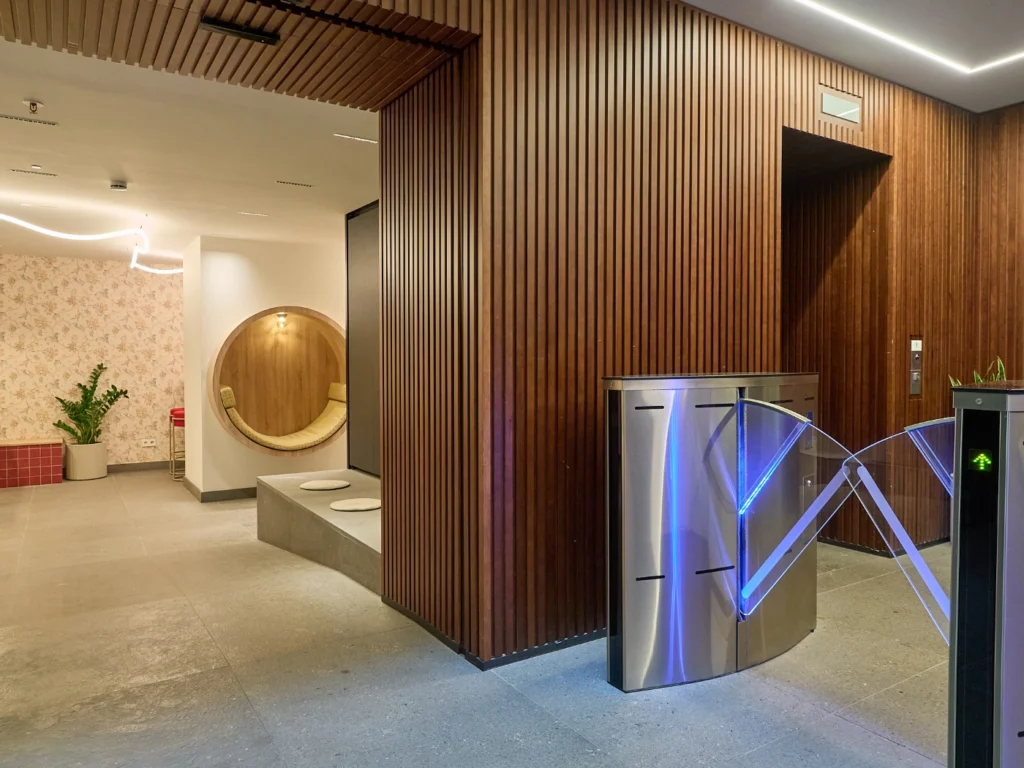 Quiet and productive focus area within a premium Barcelona coworking space, ideal for concentrated work.