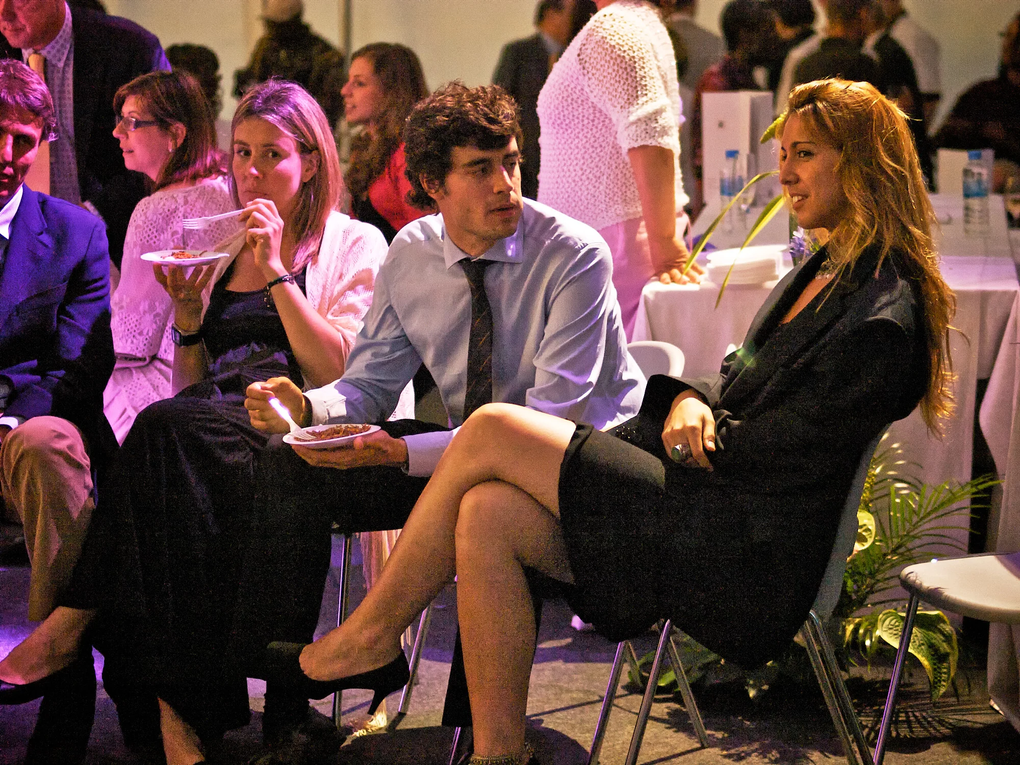 Emily & Regis Cardona Wedding – Forum Conversation Guests in conversation at Emily and Regis’ pre-wedding Forum gathering