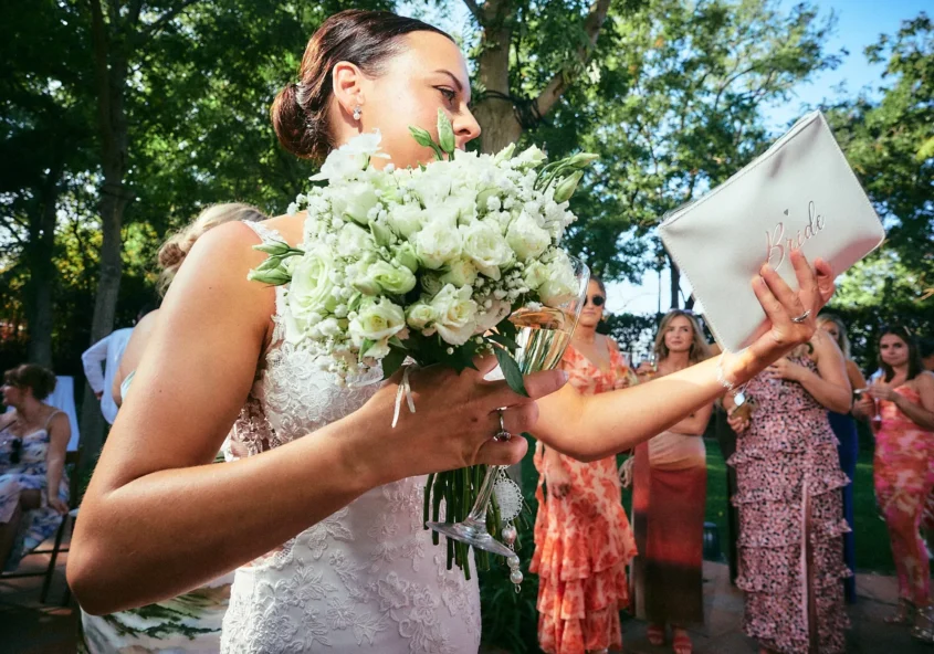 Jade holding her white bouquet during her Hotel Miramar wedding on Montjuïc in Barcelona